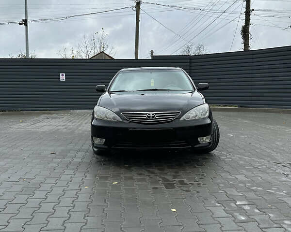 Чорний Тойота Камрі, об'ємом двигуна 2.4 л та пробігом 292 тис. км за 5350 $, фото 1 на Automoto.ua