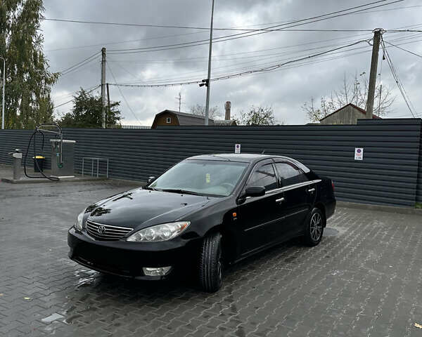 Чорний Тойота Камрі, об'ємом двигуна 2.4 л та пробігом 292 тис. км за 5350 $, фото 2 на Automoto.ua