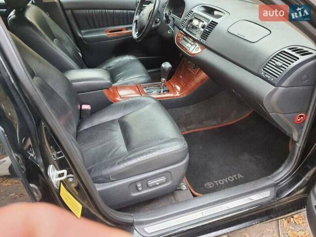 Чорний Тойота Камрі, об'ємом двигуна 3 л та пробігом 218 тис. км за 6400 $, фото 6 на Automoto.ua