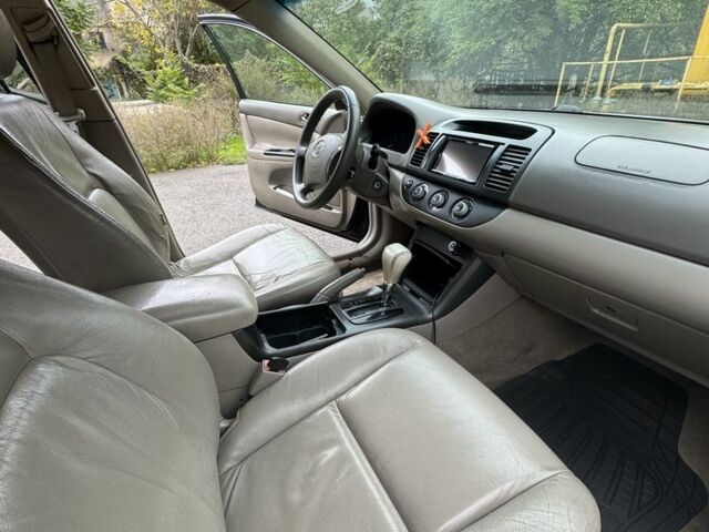 Черный Тойота Камри, объемом двигателя 2.4 л и пробегом 180 тыс. км за 6000 $, фото 9 на Automoto.ua