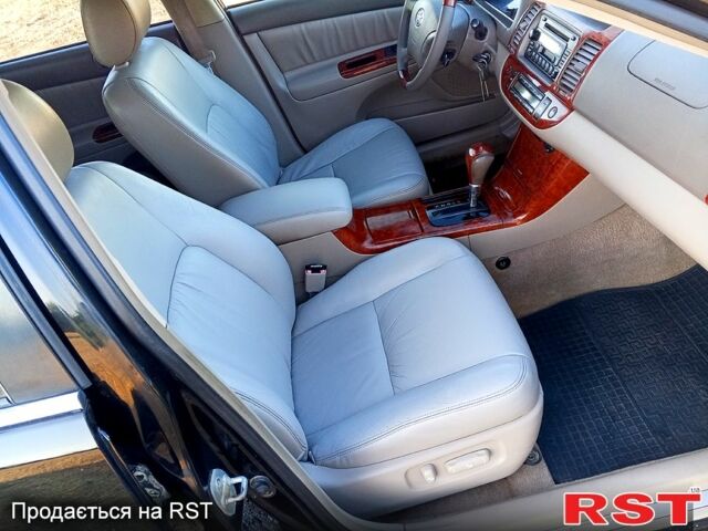 Черный Тойота Камри, объемом двигателя 2.4 л и пробегом 425 тыс. км за 5499 $, фото 5 на Automoto.ua