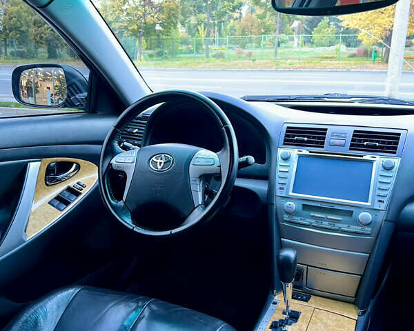 Черный Тойота Камри, объемом двигателя 2.4 л и пробегом 235 тыс. км за 7999 $, фото 17 на Automoto.ua