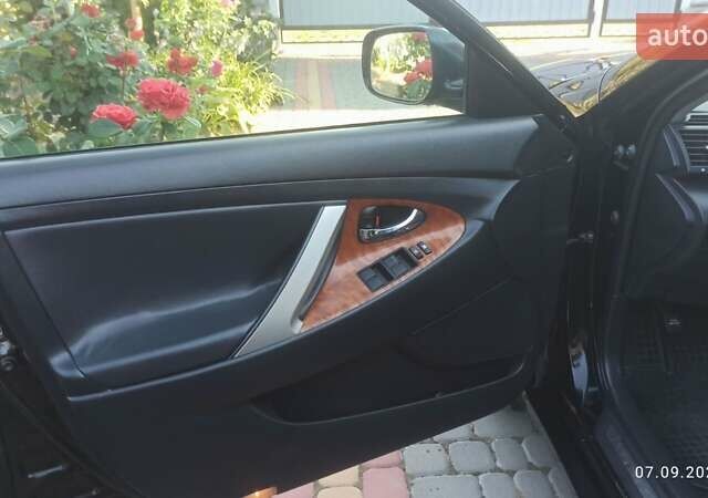 Чорний Тойота Камрі, об'ємом двигуна 2.36 л та пробігом 249 тис. км за 8150 $, фото 6 на Automoto.ua
