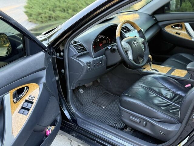 Черный Тойота Камри, объемом двигателя 3.5 л и пробегом 245 тыс. км за 7500 $, фото 10 на Automoto.ua