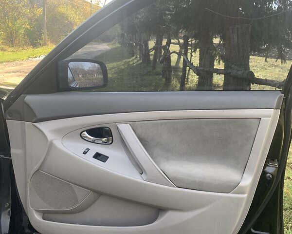 Чорний Тойота Камрі, об'ємом двигуна 2.4 л та пробігом 274 тис. км за 7500 $, фото 8 на Automoto.ua