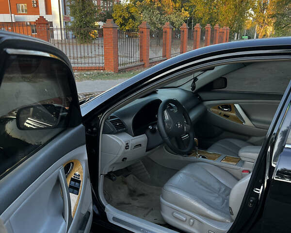 Черный Тойота Камри, объемом двигателя 3.5 л и пробегом 285 тыс. км за 10400 $, фото 10 на Automoto.ua