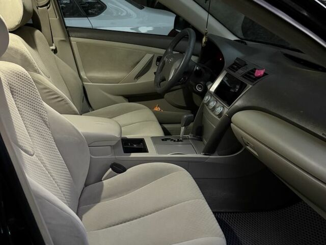 Черный Тойота Камри, объемом двигателя 2.4 л и пробегом 300 тыс. км за 7600 $, фото 7 на Automoto.ua