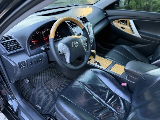 Черный Тойота Камри, объемом двигателя 3.5 л и пробегом 245 тыс. км за 7500 $, фото 11 на Automoto.ua