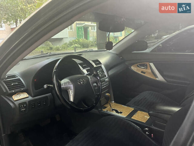 Черный Тойота Камри, объемом двигателя 2.4 л и пробегом 249 тыс. км за 9700 $, фото 16 на Automoto.ua