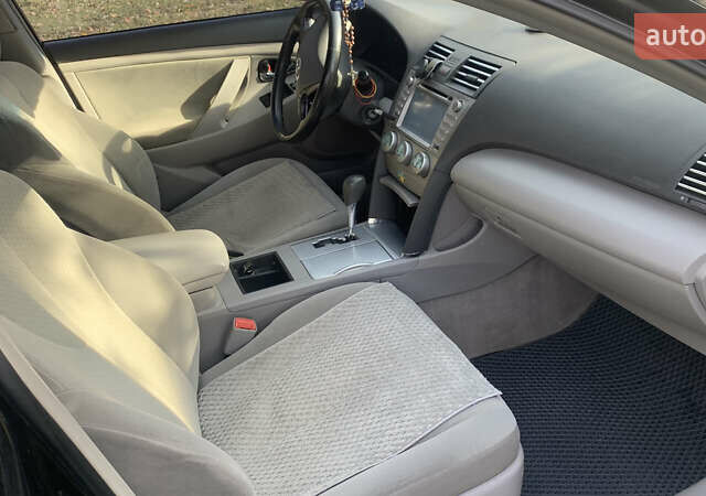 Чорний Тойота Камрі, об'ємом двигуна 2.4 л та пробігом 274 тис. км за 7500 $, фото 4 на Automoto.ua