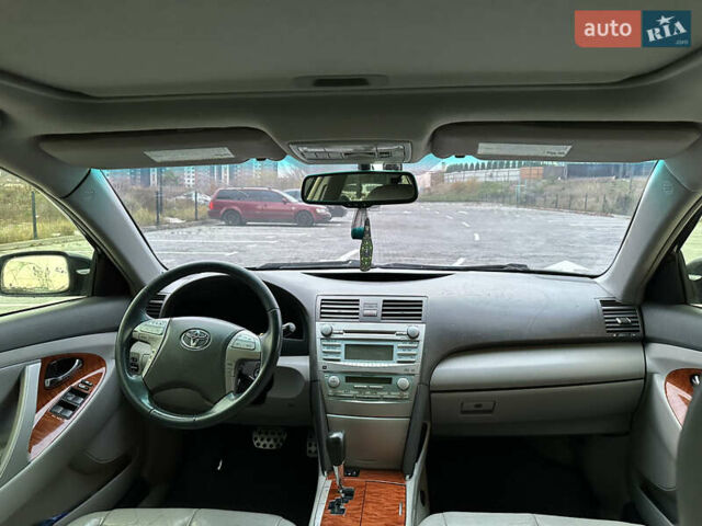 Черный Тойота Камри, объемом двигателя 3.5 л и пробегом 288 тыс. км за 8200 $, фото 13 на Automoto.ua