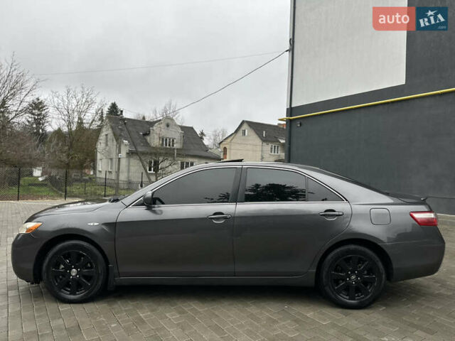 Черный Тойота Камри, объемом двигателя 2.4 л и пробегом 350 тыс. км за 6500 $, фото 2 на Automoto.ua