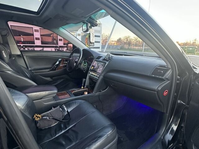 Чорний Тойота Камрі, об'ємом двигуна 2.4 л та пробігом 250 тис. км за 8700 $, фото 6 на Automoto.ua