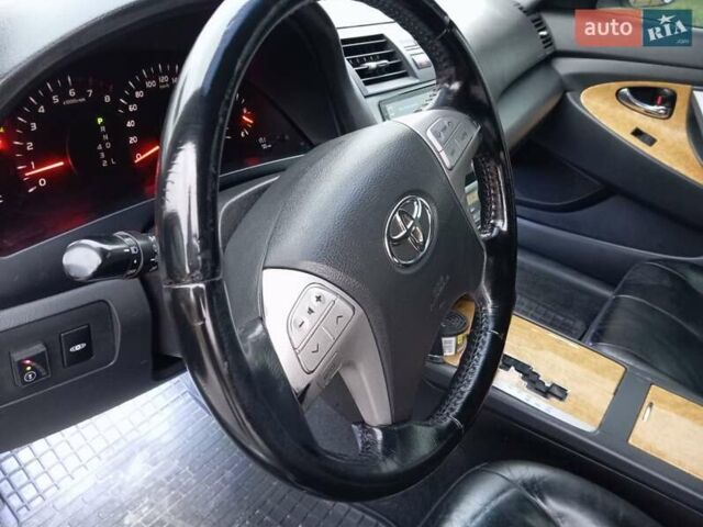 Чорний Тойота Камрі, об'ємом двигуна 2.4 л та пробігом 288 тис. км за 7700 $, фото 17 на Automoto.ua