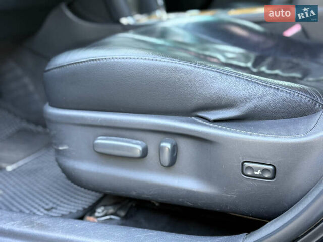 Черный Тойота Камри, объемом двигателя 3.5 л и пробегом 300 тыс. км за 7500 $, фото 11 на Automoto.ua