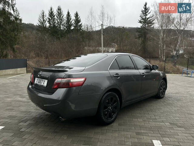 Черный Тойота Камри, объемом двигателя 2.4 л и пробегом 350 тыс. км за 6500 $, фото 6 на Automoto.ua