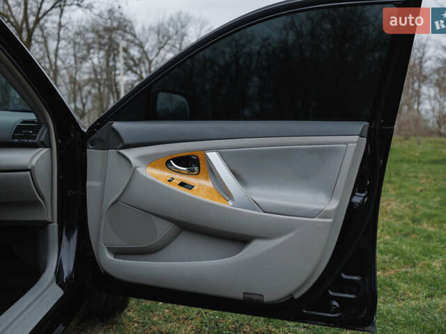 Черный Тойота Камри, объемом двигателя 3.46 л и пробегом 316 тыс. км за 9500 $, фото 17 на Automoto.ua