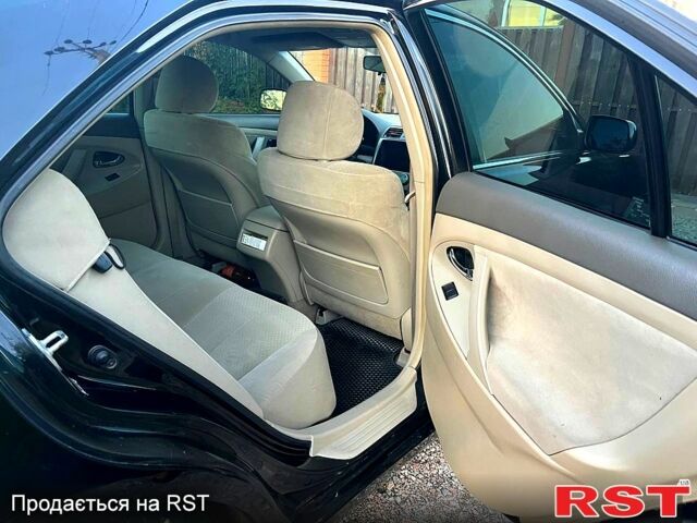 Чорний Тойота Камрі, об'ємом двигуна 2.4 л та пробігом 380 тис. км за 7499 $, фото 2 на Automoto.ua