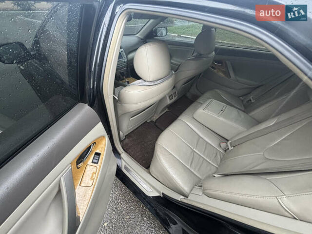 Черный Тойота Камри, объемом двигателя 3.46 л и пробегом 320 тыс. км за 6900 $, фото 10 на Automoto.ua