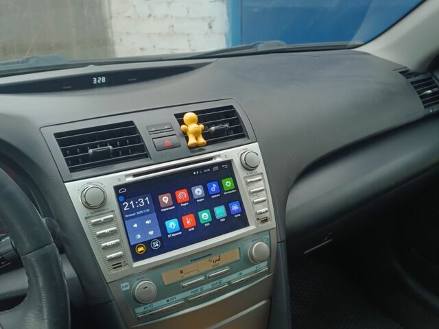 Чорний Тойота Камрі, об'ємом двигуна 2.4 л та пробігом 260 тис. км за 8000 $, фото 4 на Automoto.ua