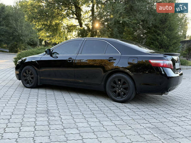 Черный Тойота Камри, объемом двигателя 3.5 л и пробегом 300 тыс. км за 7500 $, фото 3 на Automoto.ua