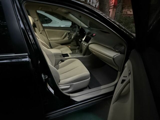 Черный Тойота Камри, объемом двигателя 2.4 л и пробегом 300 тыс. км за 7600 $, фото 6 на Automoto.ua