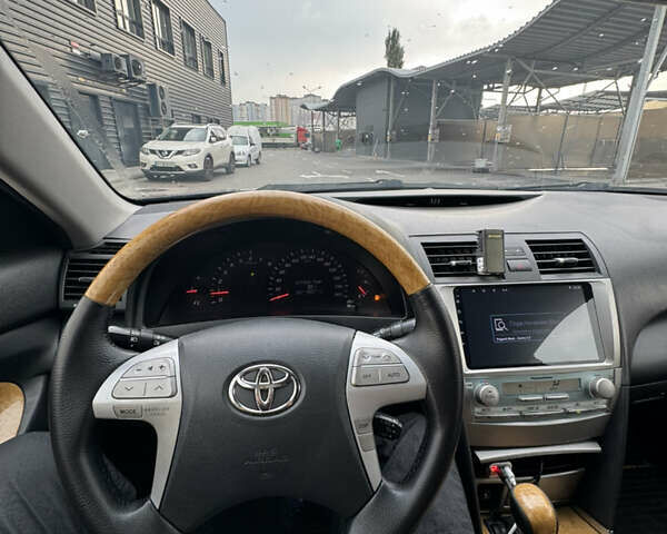 Чорний Тойота Камрі, об'ємом двигуна 3.46 л та пробігом 245 тис. км за 8699 $, фото 4 на Automoto.ua