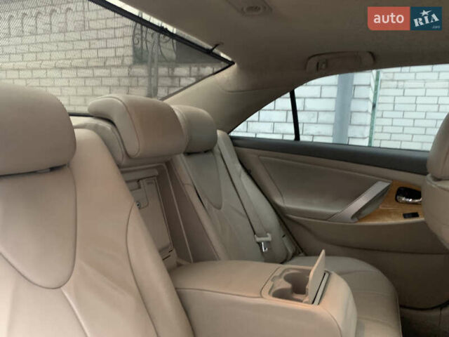 Черный Тойота Камри, объемом двигателя 3.5 л и пробегом 325 тыс. км за 7999 $, фото 25 на Automoto.ua