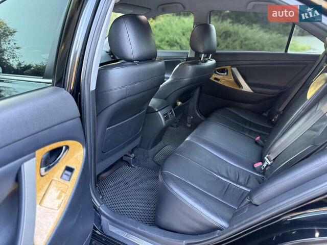 Черный Тойота Камри, объемом двигателя 3.5 л и пробегом 300 тыс. км за 7500 $, фото 13 на Automoto.ua