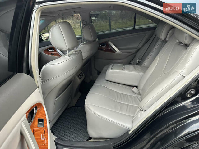 Черный Тойота Камри, объемом двигателя 3.5 л и пробегом 288 тыс. км за 8200 $, фото 10 на Automoto.ua