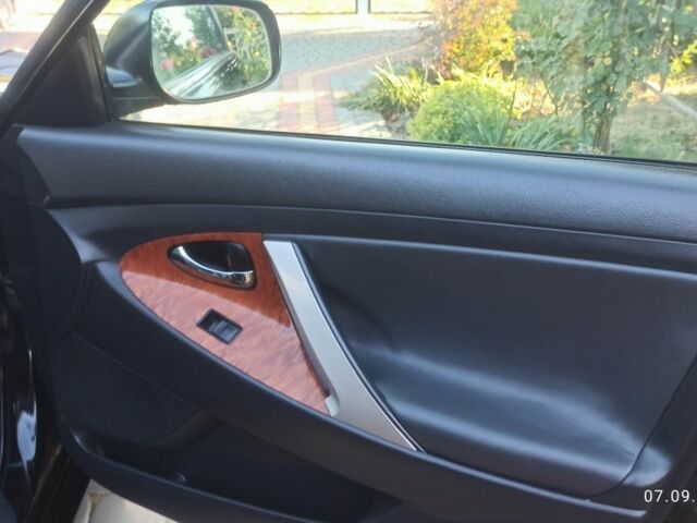 Черный Тойота Камри, объемом двигателя 2.4 л и пробегом 236 тыс. км за 7800 $, фото 12 на Automoto.ua