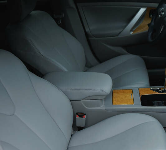 Черный Тойота Камри, объемом двигателя 3.46 л и пробегом 316 тыс. км за 9500 $, фото 8 на Automoto.ua