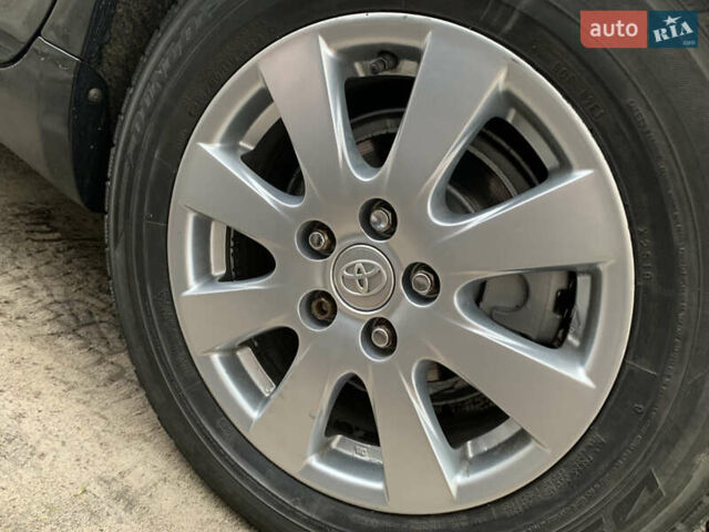 Черный Тойота Камри, объемом двигателя 3.5 л и пробегом 325 тыс. км за 7999 $, фото 28 на Automoto.ua