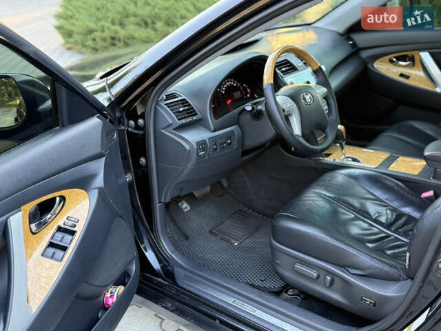Черный Тойота Камри, объемом двигателя 3.5 л и пробегом 300 тыс. км за 7500 $, фото 10 на Automoto.ua