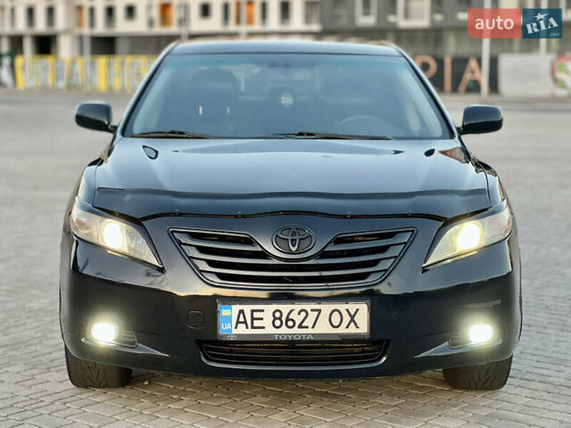 Черный Тойота Камри, объемом двигателя 2.4 л и пробегом 235 тыс. км за 7650 $, фото 3 на Automoto.ua