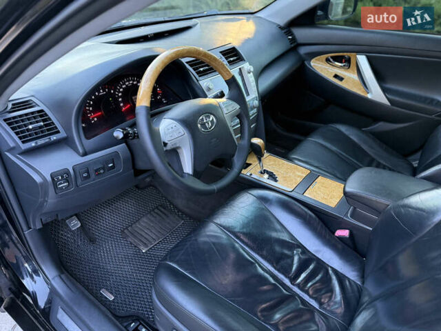 Черный Тойота Камри, объемом двигателя 3.5 л и пробегом 300 тыс. км за 7500 $, фото 12 на Automoto.ua