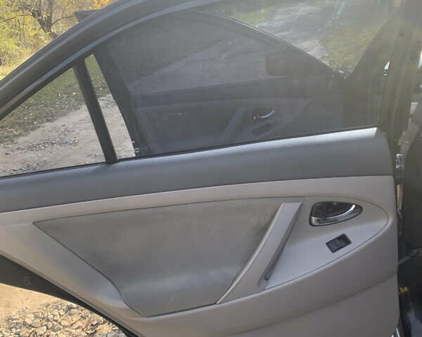 Чорний Тойота Камрі, об'ємом двигуна 2.4 л та пробігом 274 тис. км за 7500 $, фото 9 на Automoto.ua
