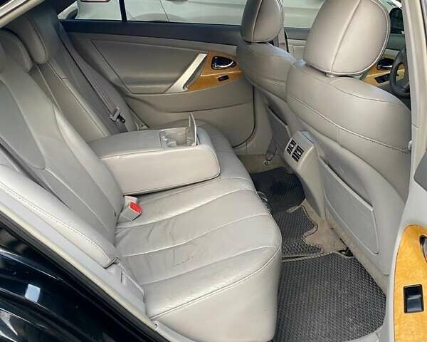 Черный Тойота Камри, объемом двигателя 3.5 л и пробегом 240 тыс. км за 7700 $, фото 5 на Automoto.ua