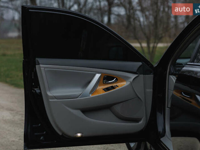 Черный Тойота Камри, объемом двигателя 3.46 л и пробегом 316 тыс. км за 9500 $, фото 53 на Automoto.ua