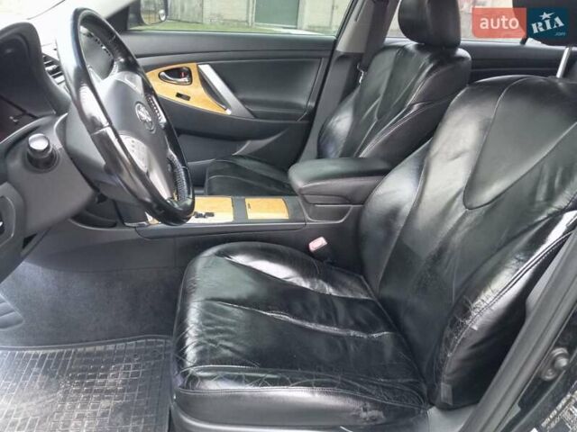 Чорний Тойота Камрі, об'ємом двигуна 2.4 л та пробігом 288 тис. км за 7700 $, фото 19 на Automoto.ua