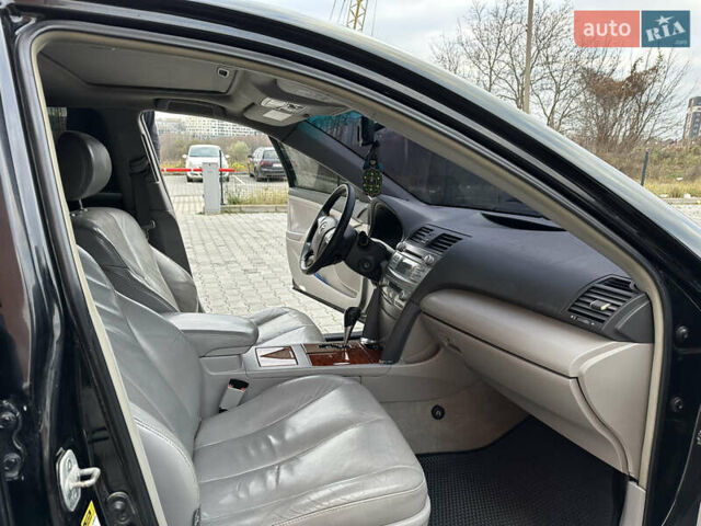 Черный Тойота Камри, объемом двигателя 3.5 л и пробегом 288 тыс. км за 8200 $, фото 11 на Automoto.ua