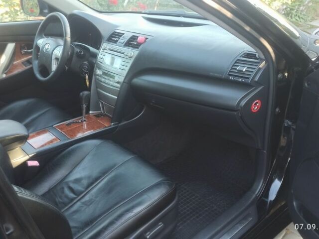 Черный Тойота Камри, объемом двигателя 2.4 л и пробегом 236 тыс. км за 7800 $, фото 14 на Automoto.ua