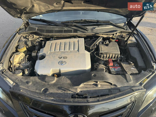Черный Тойота Камри, объемом двигателя 3.46 л и пробегом 337 тыс. км за 9000 $, фото 10 на Automoto.ua