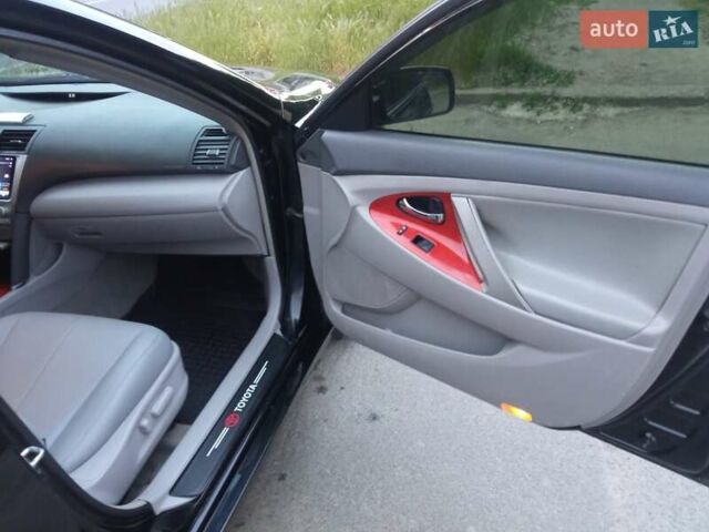Черный Тойота Камри, объемом двигателя 2.4 л и пробегом 300 тыс. км за 7900 $, фото 13 на Automoto.ua
