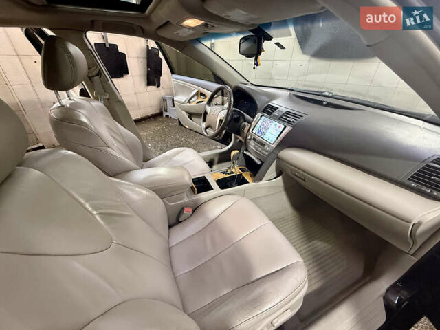 Черный Тойота Камри, объемом двигателя 3.46 л и пробегом 198 тыс. км за 10000 $, фото 6 на Automoto.ua