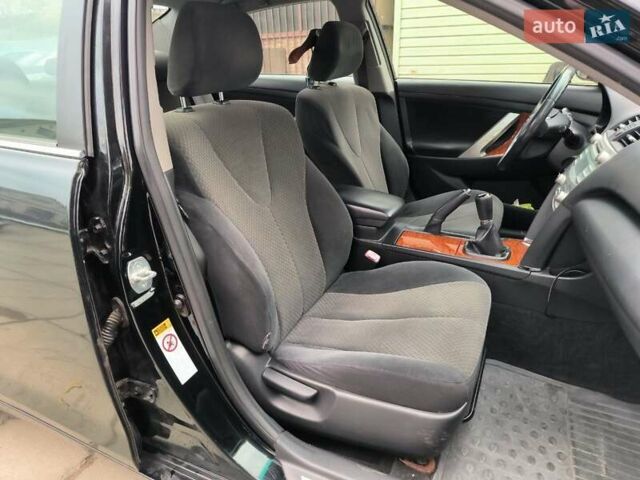 Черный Тойота Камри, объемом двигателя 2.4 л и пробегом 304 тыс. км за 6990 $, фото 11 на Automoto.ua