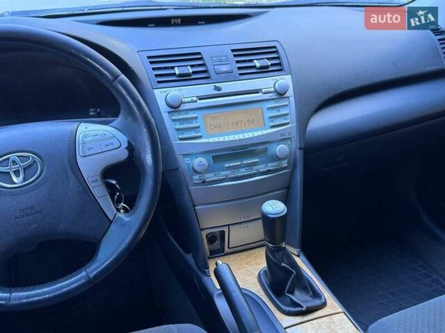 Чорний Тойота Камрі, об'ємом двигуна 2.4 л та пробігом 352 тис. км за 5500 $, фото 11 на Automoto.ua