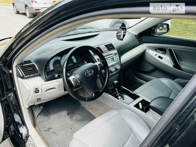Черный Тойота Камри, объемом двигателя 3.5 л и пробегом 260 тыс. км за 8999 $, фото 19 на Automoto.ua