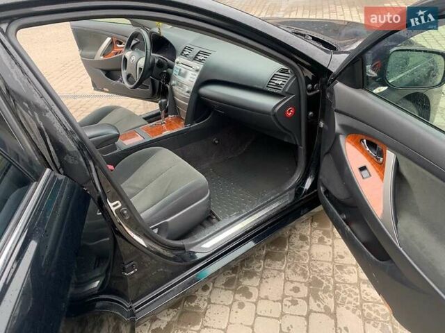 Черный Тойота Камри, объемом двигателя 2.4 л и пробегом 181 тыс. км за 9200 $, фото 8 на Automoto.ua