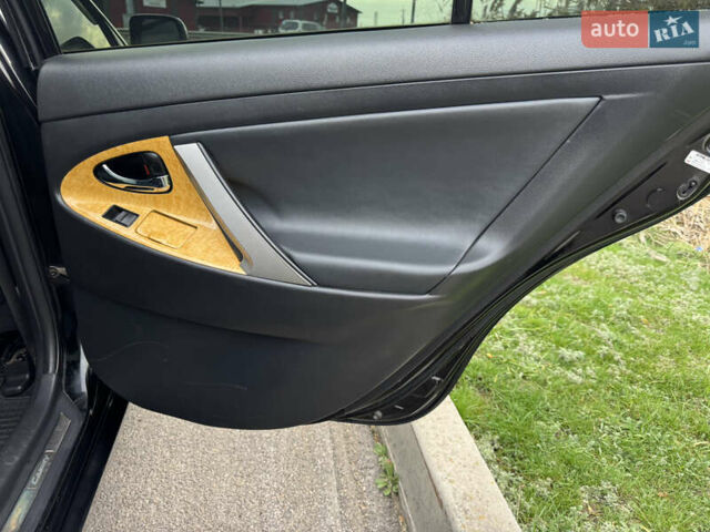 Черный Тойота Камри, объемом двигателя 2.4 л и пробегом 192 тыс. км за 10500 $, фото 18 на Automoto.ua